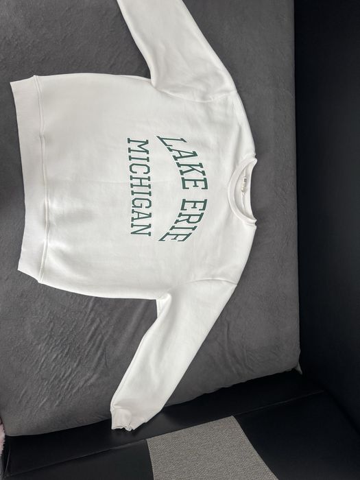 Дамски суичър в бял цвят