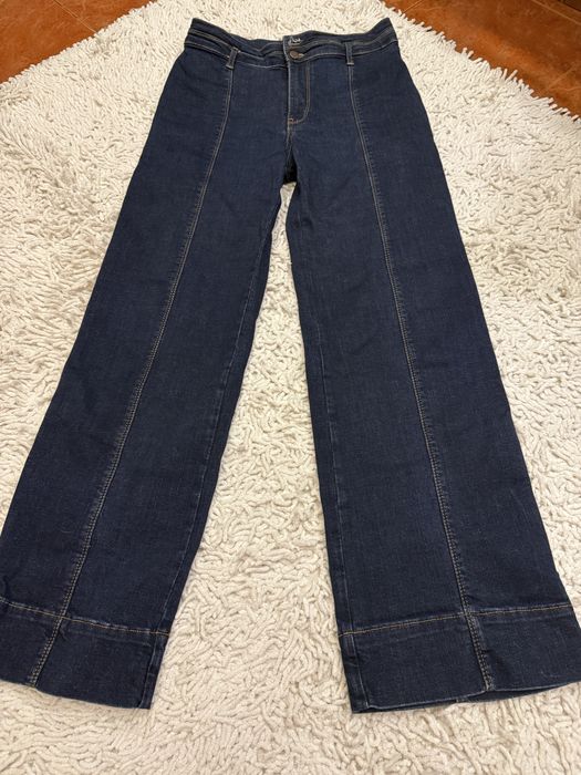 Джинсы в отличном. Размер на фото.