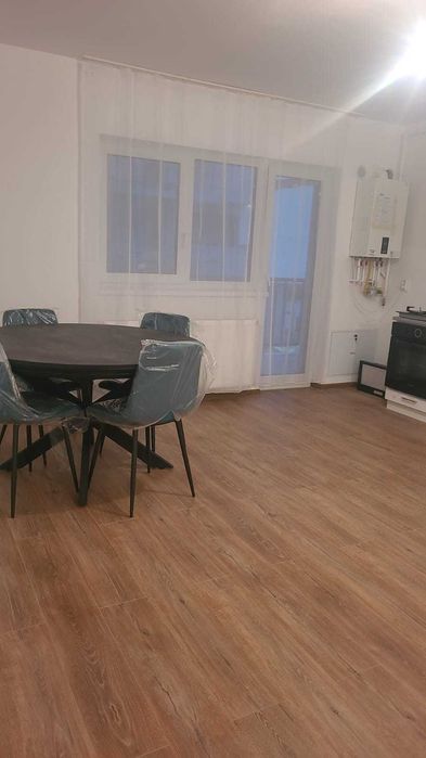 Propietar vand apartament cu 3 camere ,67mp utili ,2 baii ,balcon si parcare privata