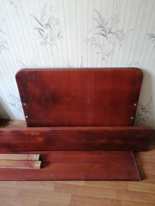 Продам кровать из массив дерева