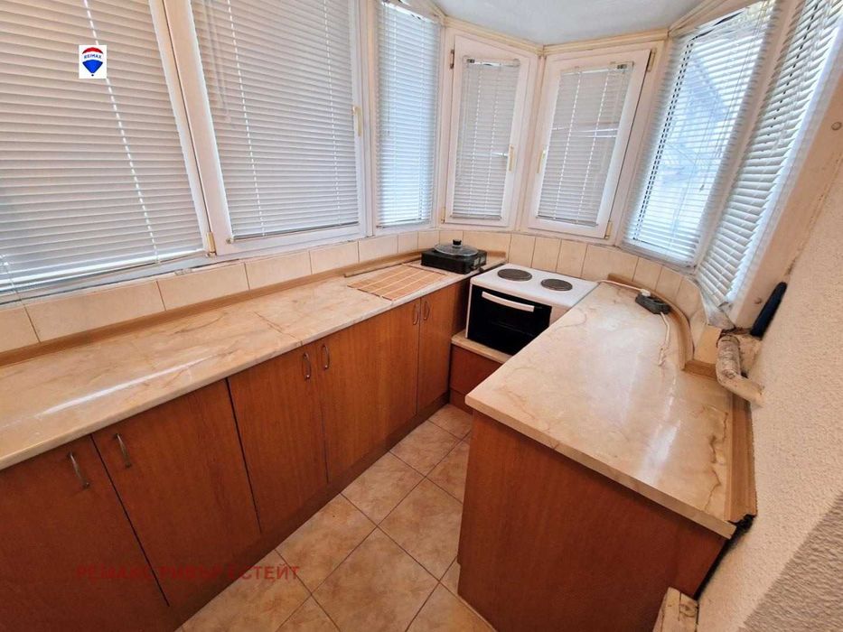 Дава се под наем Тристаен апартамент в Русе, Ялта - 95 кв.м за 408 € - Снимка #6