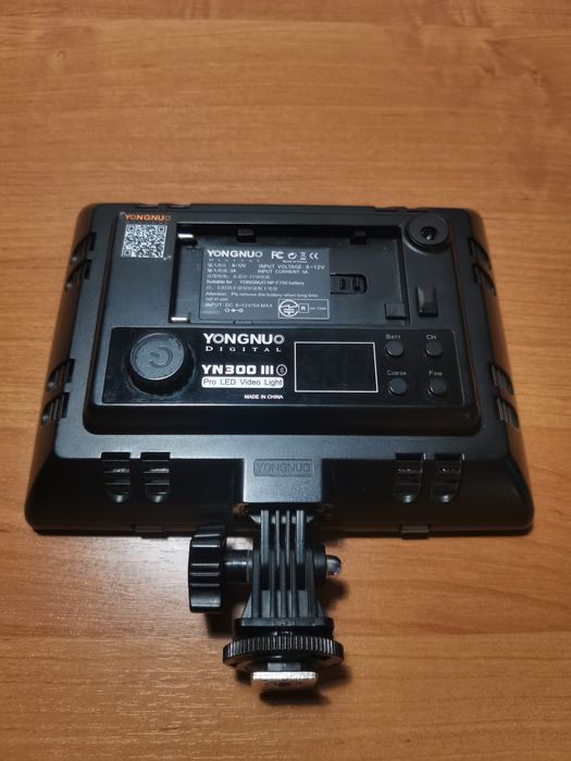 Накамерный видеосвет YN-300