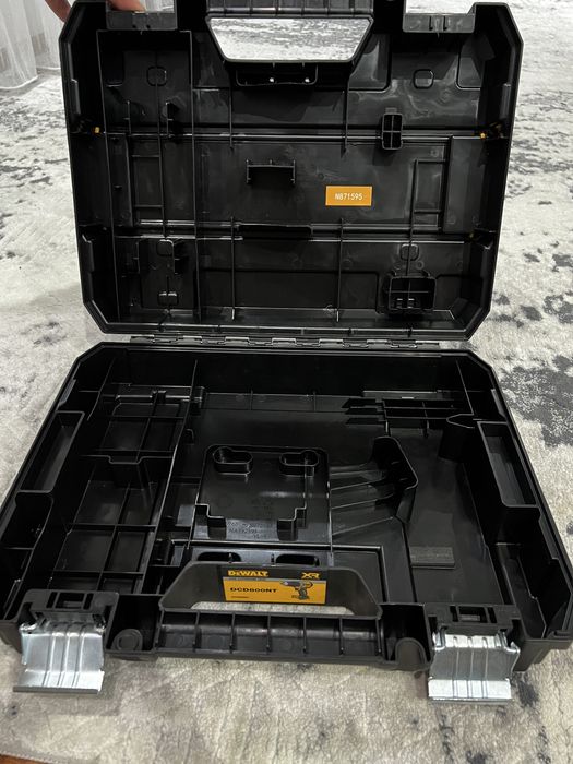 Продам кейс от DeWalt