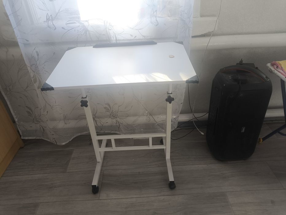 Продам столик. Новый.