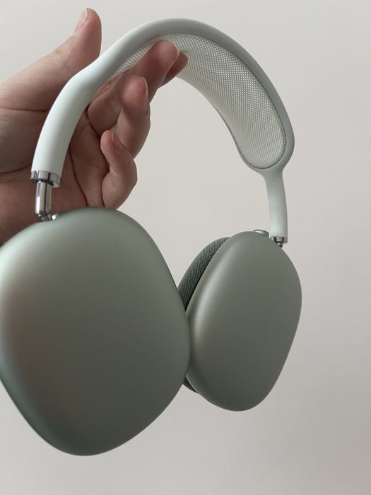 Продам наушники AirPods Max
