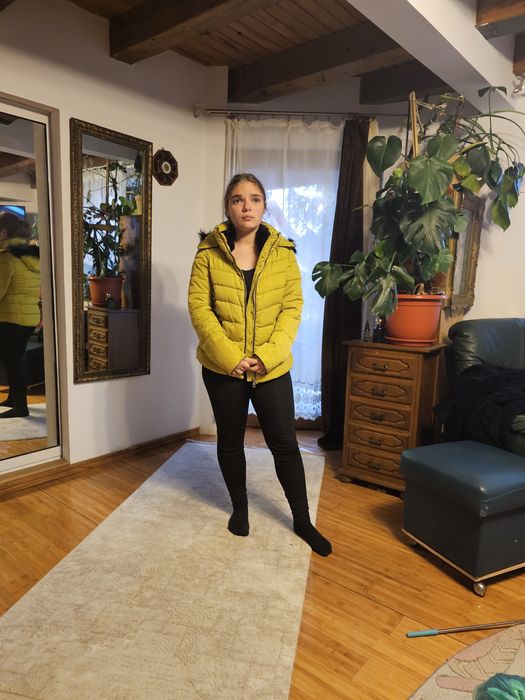 Geaca îmblănita galbena + geaca fas rosuGeaca îmblănita galbena + geac