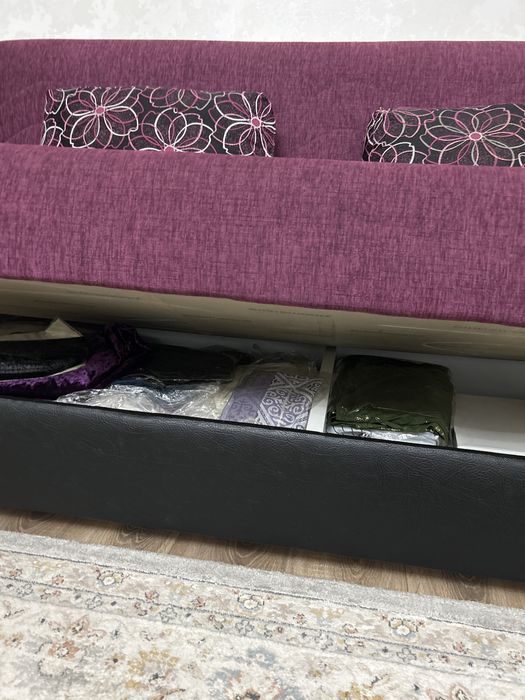 Продам диван с двумя подушками!