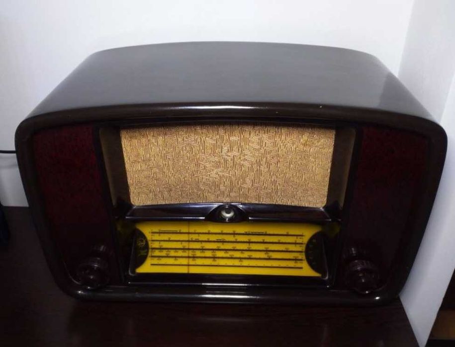 Radio cu lămpi Baltika,Baltica anii 50, Rusesc,de colectie, Functional