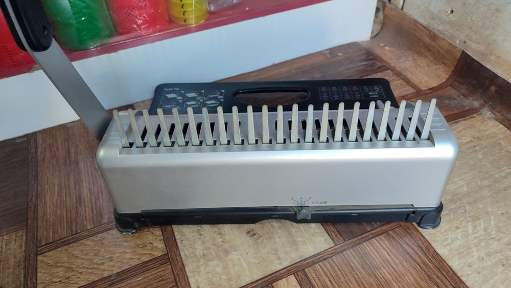 Машинка Переплета Deli