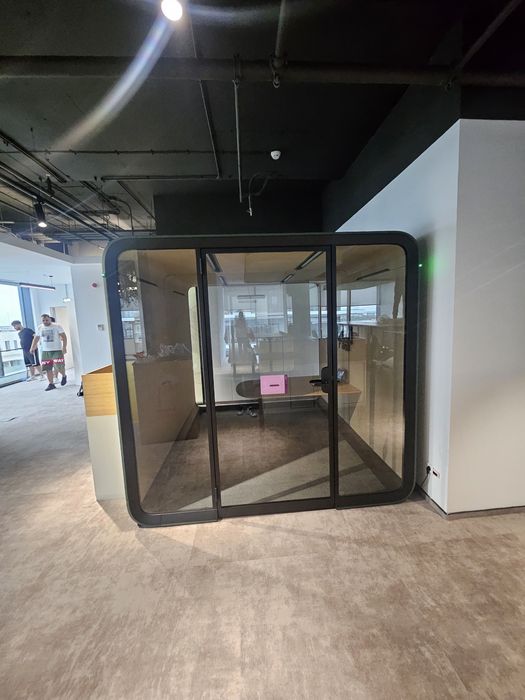 Executa lucrări de montaj mobilier