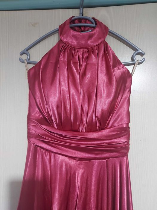 Дълга официална сатенена рокля