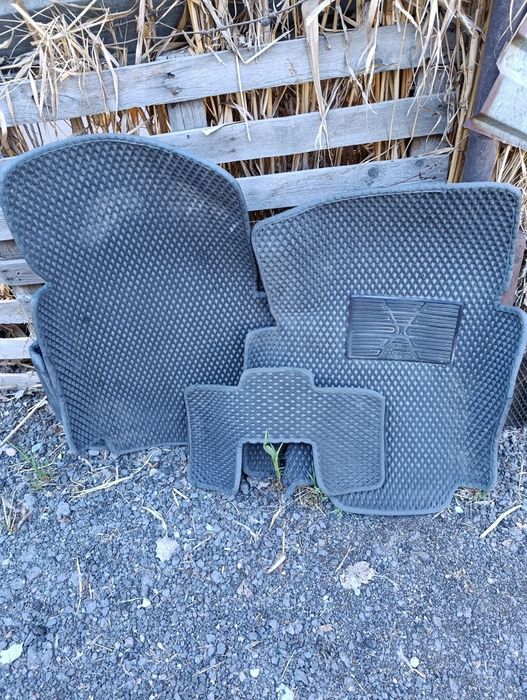 Продам полики на тойота 10