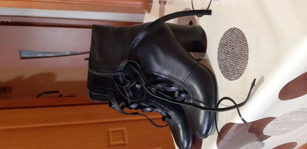 Новые кожаные ботильоны продам