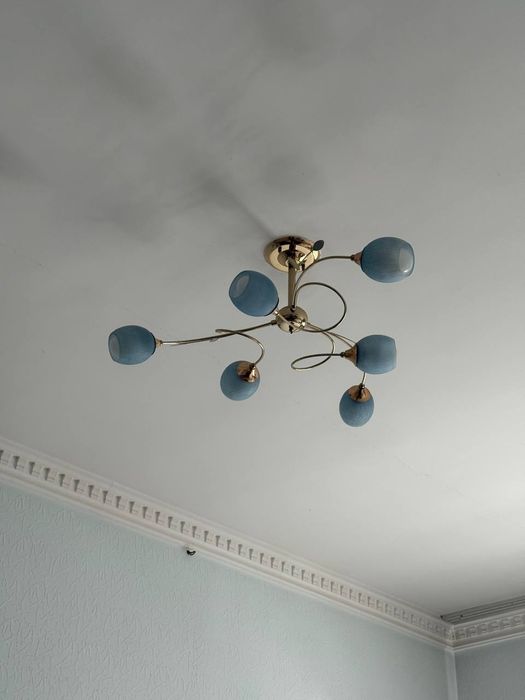 Люстра сотилади.