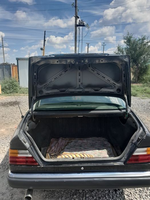 Машина мерс Е200 под ешка