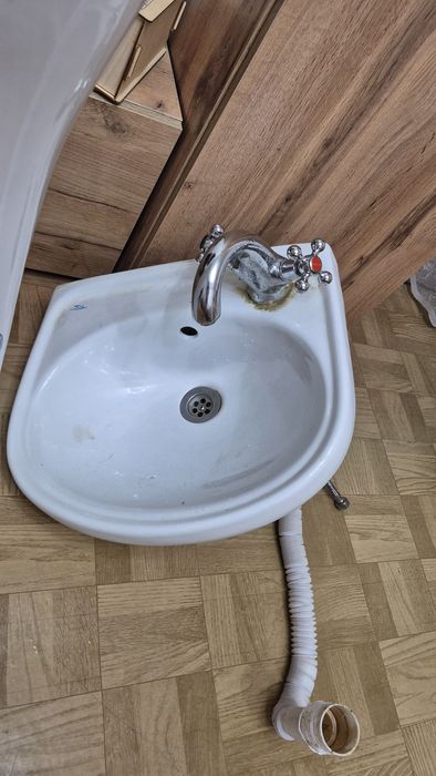 Отдам даром умывальник