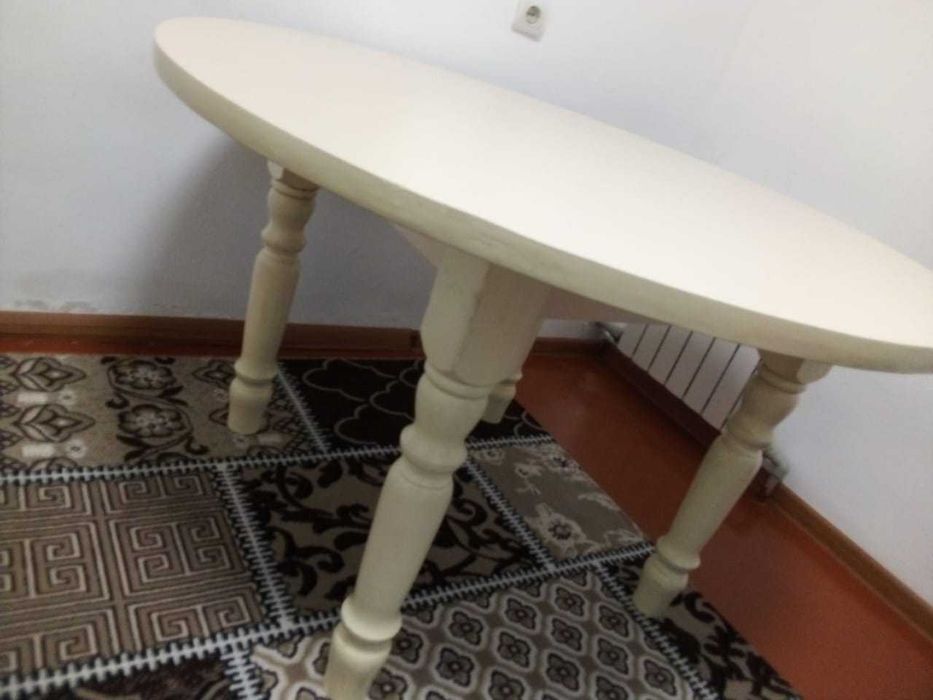 Кухонный стол и стулья
