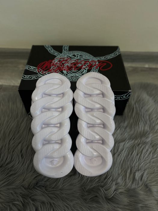 Versace chain reaction