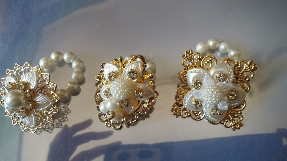 Кольца для сервировки стола.