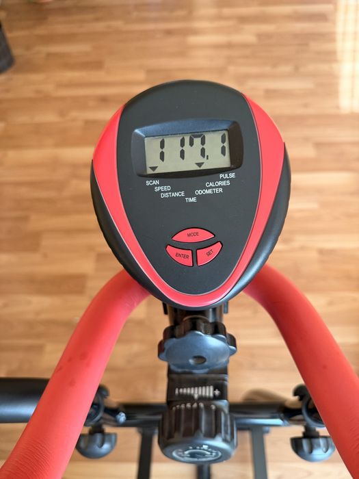 Eliptică fitness (cross trainer) – stare foarte bună, cu display și puls