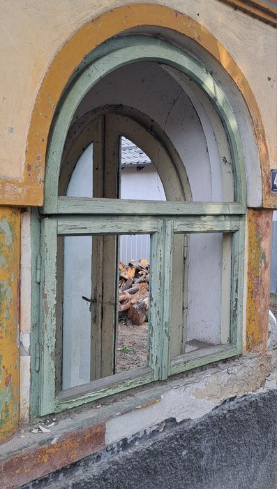 Vand tâmplărie în stare foarte bună rustic