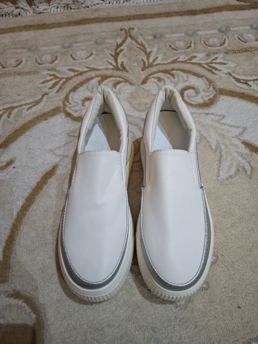 Женские кроссовки