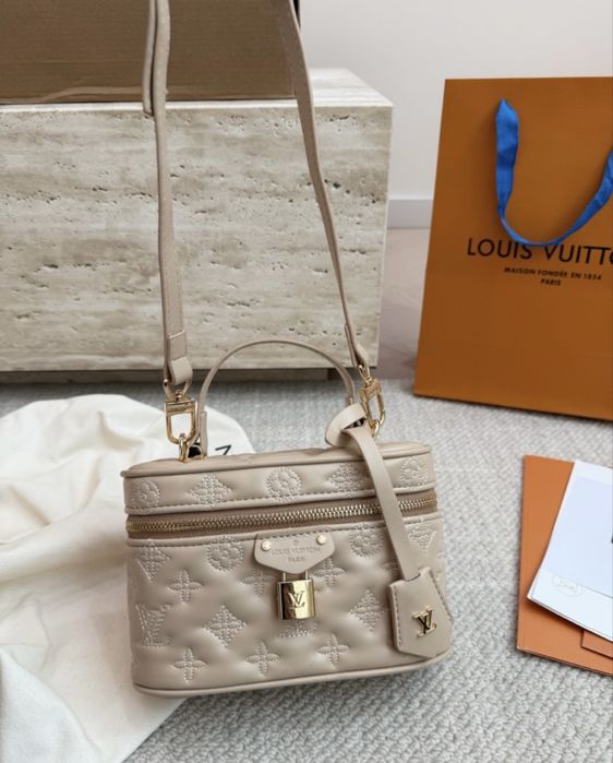 Genti Louis Vuitton , mai multe culori