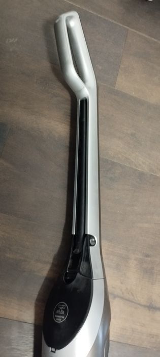 Vând aspirator vertical Bosch, puțin folosit și în stare foarte bună.