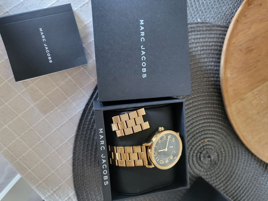 Оригиналeн часовник Marc Jacobs и Emporio Armani