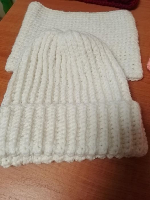 Шапка с шал ,зимна ръчна изработка