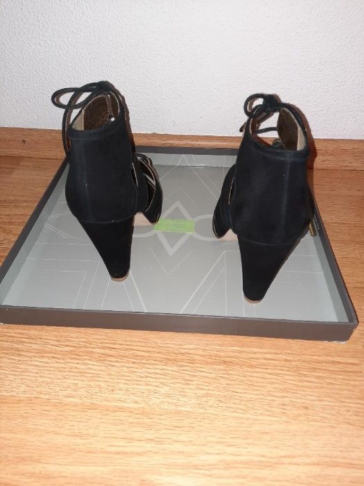 Pantofi piele intoarsa,designer lux Cynthia Vincent,masura 37-37.5