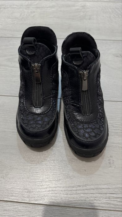 Продам сапожки демисезонные