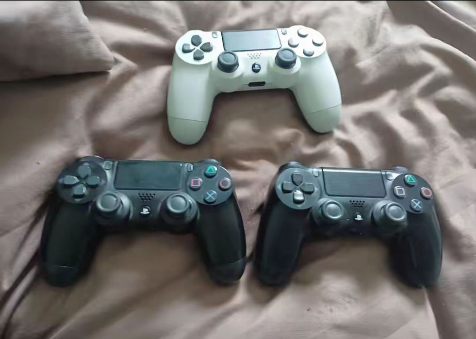 Продам PlayStation 4 slim