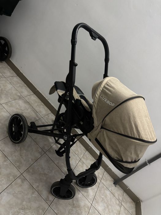 Продам прогулочную коляску