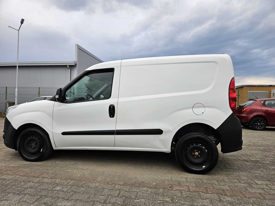 Opel Combo an 2013 1.3CDTI  188.000 KM 100% REALI Climă Geamuri electrice Oglinzi electrice Unic Proprietar Germania stare foarte bună