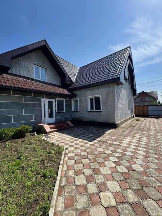 Продается 2-этажный дом в районе МЖК