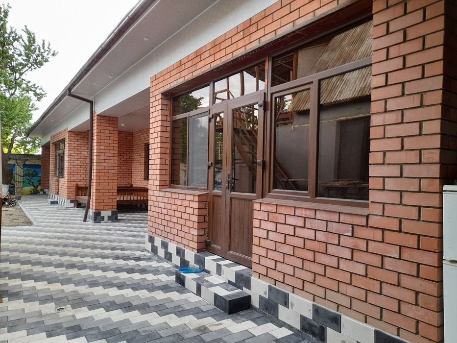 Продаётся дача с евро ремонтом в городе чирчике 8 соток