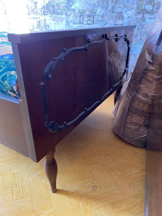 Кровать односпальная дерево.