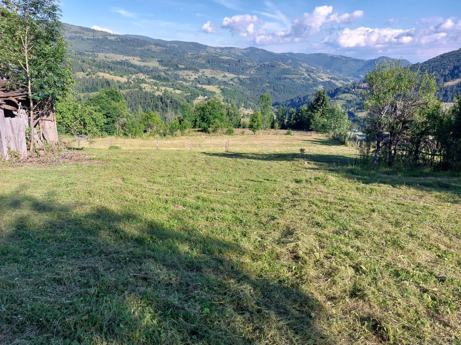 Vand teren intravilan si casa