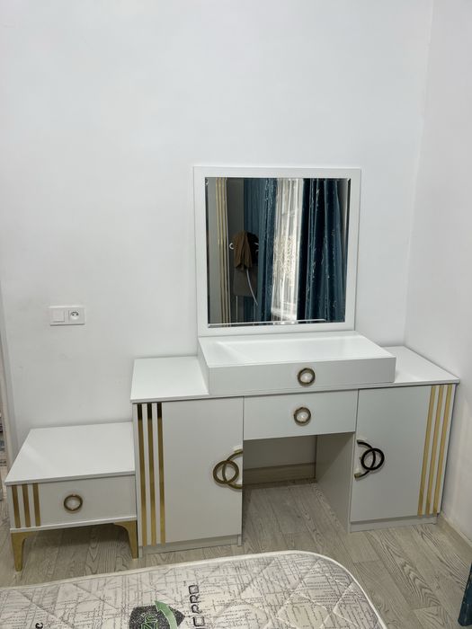 Спальный гарнитур бренд ZARA