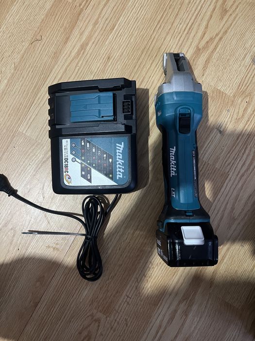 Foarfeca de taiat tabla makita DJS 161