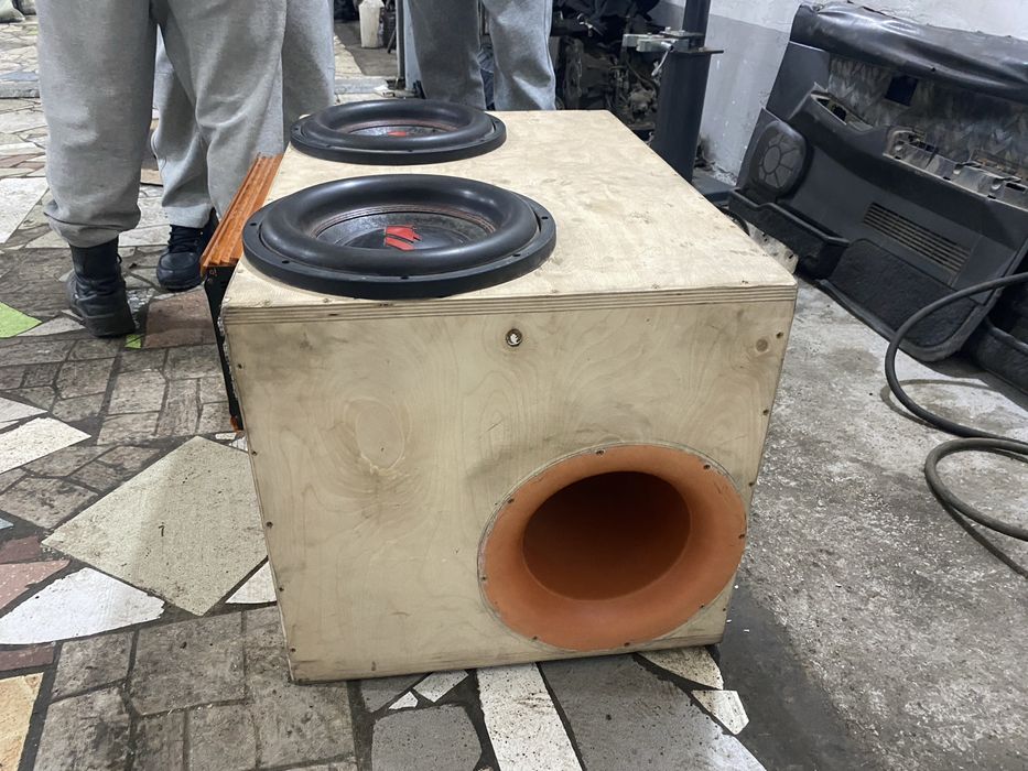 Продам сабвуфер срочно