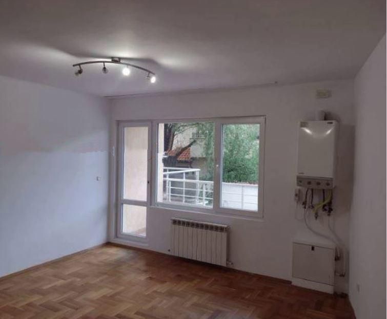 Дава се под наем Тристаен апартамент в София, Витоша - 110 кв.м за 650 € - Снимка #3