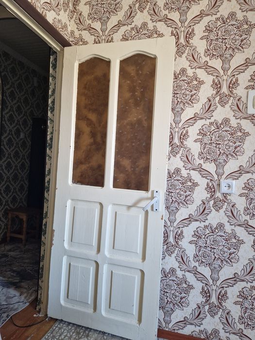 Сотилади ёгоч хона эшиклари