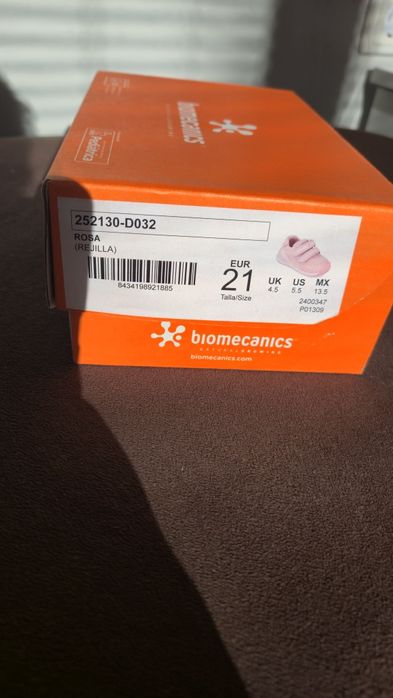 Маратонки Biomechanics