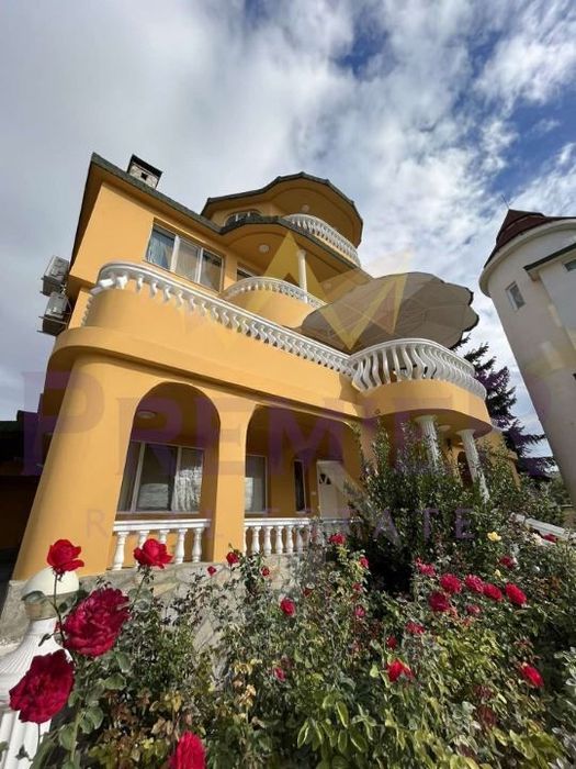 Къща в Варна-м-т Траката площ 500 цена 850000