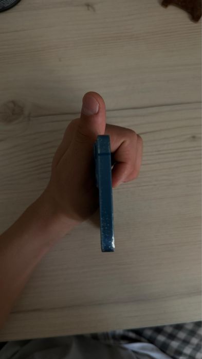 Продам айфон 13