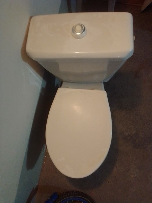 Продаётся унитаз БУ