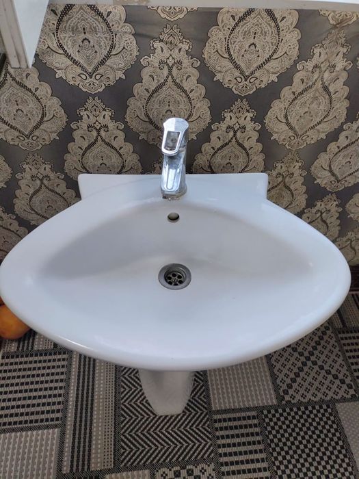 Раковина с зерколом.