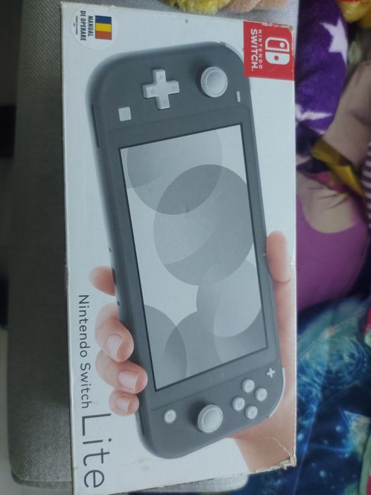 Vand Nintendo Switch lite în cutie !